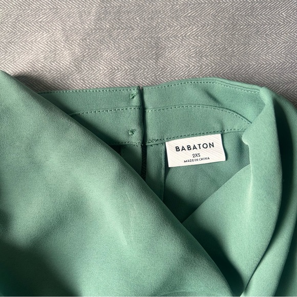 Aritzia Babaton Nylon Cowl Neck Green
Long Sleeve Top‎ Size 2XS New - Picture 4 of 14